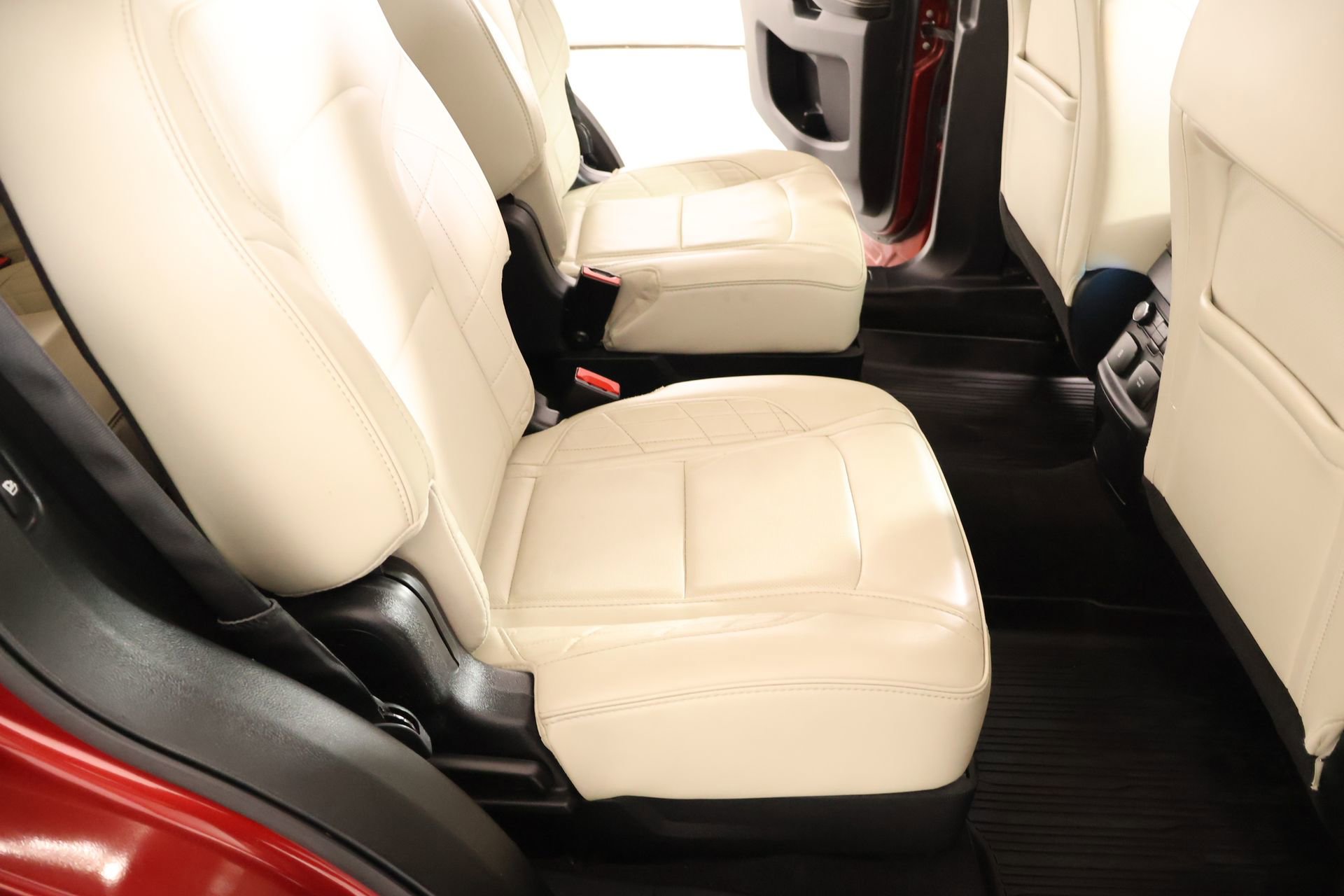 Used 2019 Ford Explorer Platinum AWD/4WD image 16