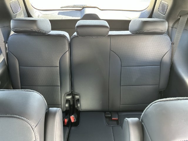 New 2027 Chevrolet Traverse LT FWD image 32