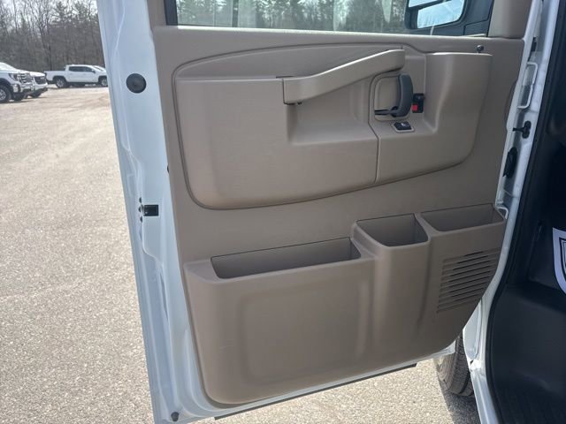 New 2026 GMC Savana 2500 Extended RWD image 9