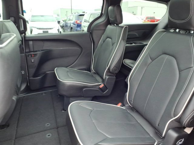 New 2027 Chrysler Pacifica Limited w/ S Appearance Package AWD/4WD image 16