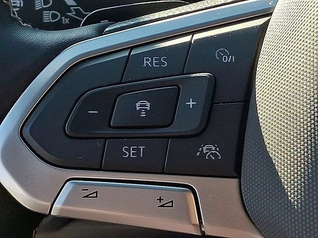 Used 2024 Volkswagen Atlas Cross Sport SE FWD image 20