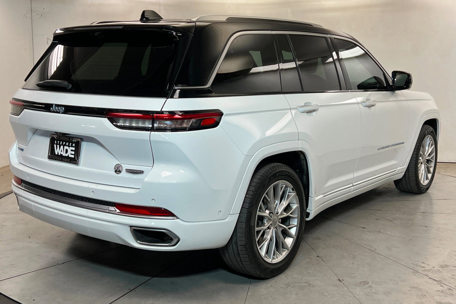 Used 2024 Jeep Grand Cherokee Summit w/ Advanced Protech Group IV AWD/4WD image 6
