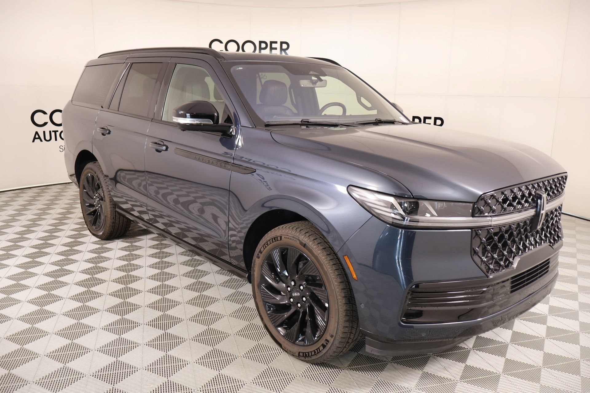New 2025 Lincoln Navigator Reserve w/ Jet Appearance Package AWD/4WD 360° Tour