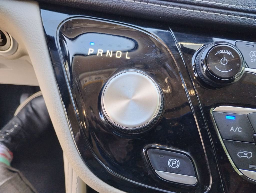 Used 2023 Chrysler Pacifica Limited FWD image 22