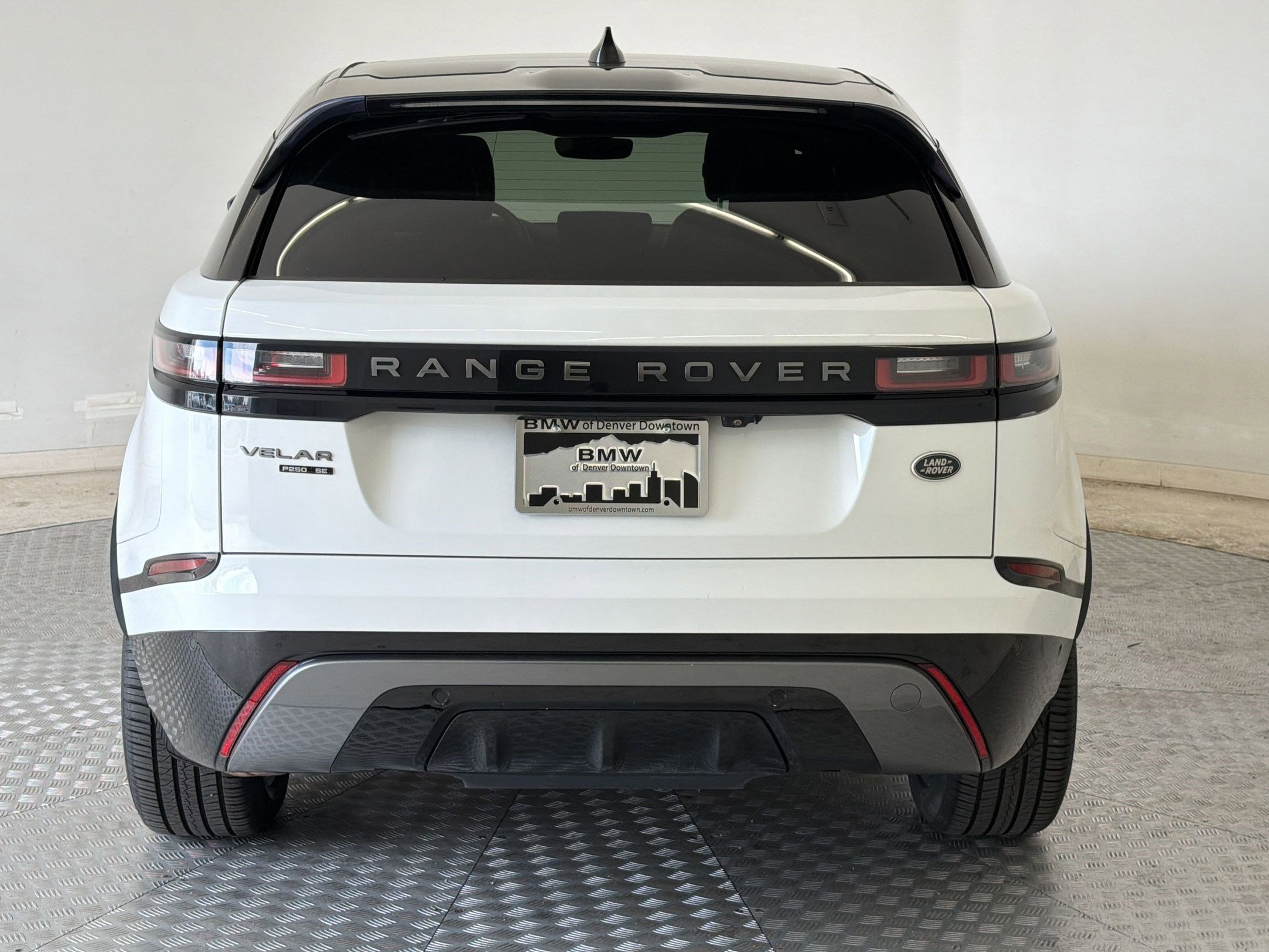 Used 2019 Land Rover Range Rover Velar R-Dynamic SE AWD/4WD image 10