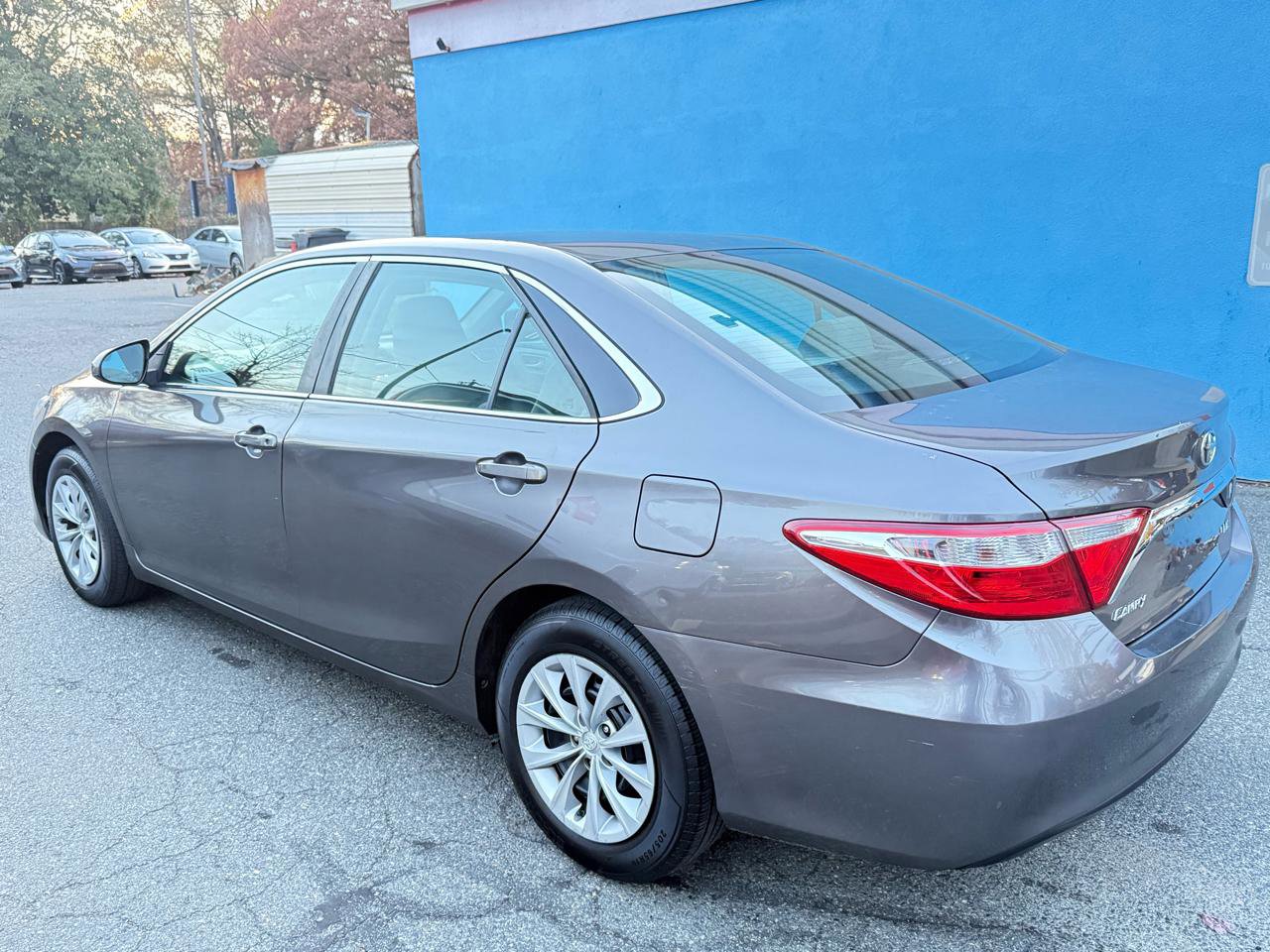 Used 2015 Toyota Camry LE FWD image 5