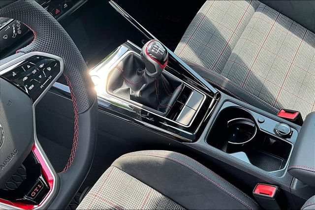 Used 2024 Volkswagen GTI SE w/ MDO Package FWD image 18