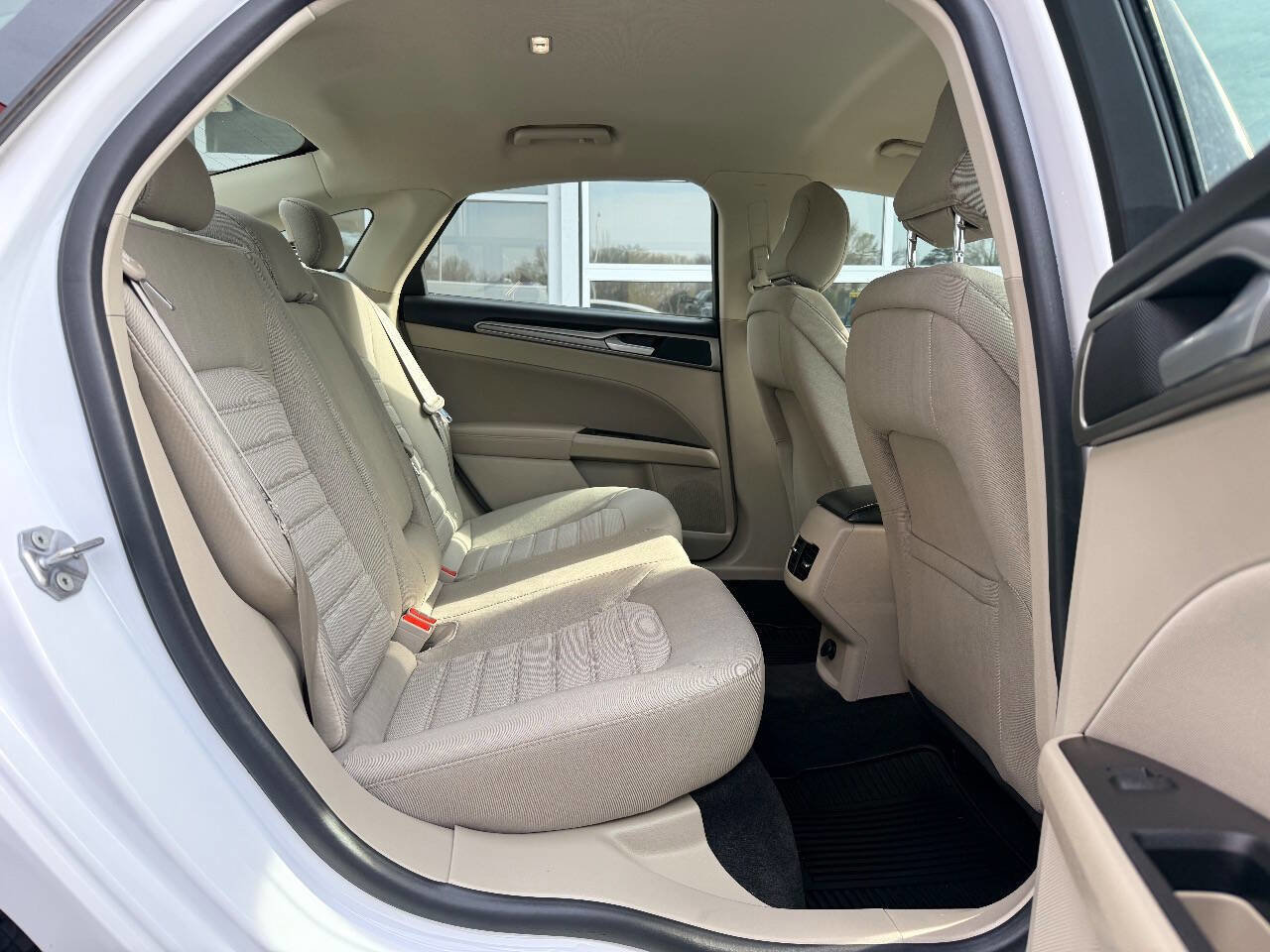 Used 2020 Ford Fusion SE image 32