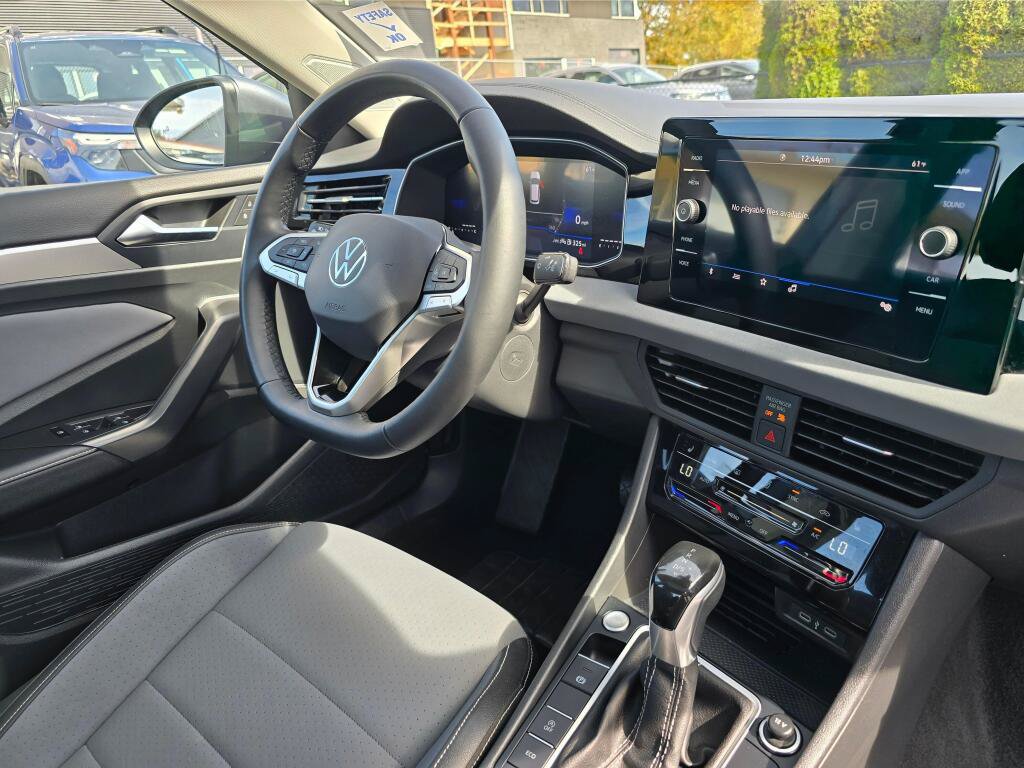 Used 2025 Volkswagen Jetta SE FWD image 12