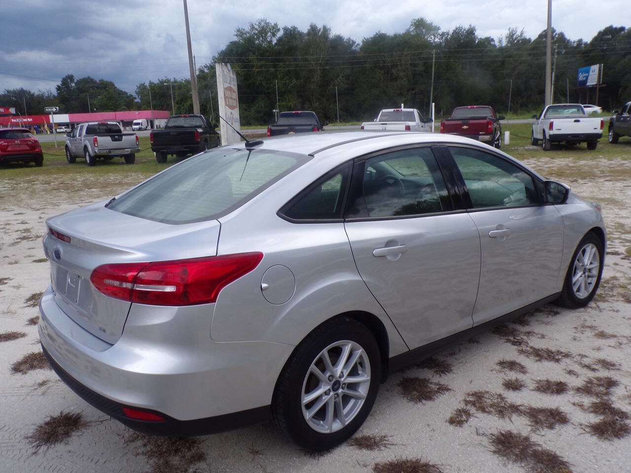 Used 2018 Ford Focus SE image 6