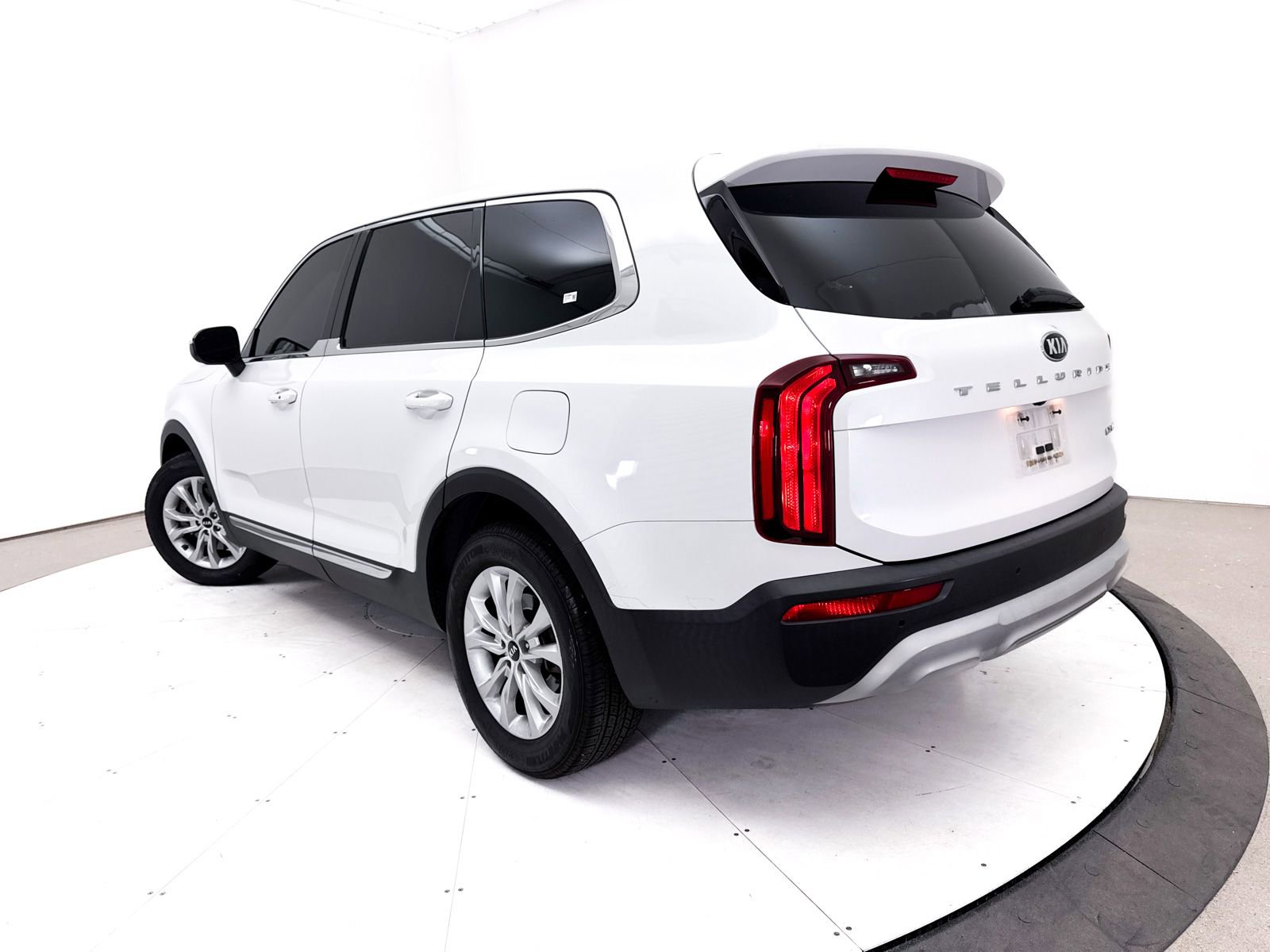 Used 2021 Kia Telluride LX FWD image 2