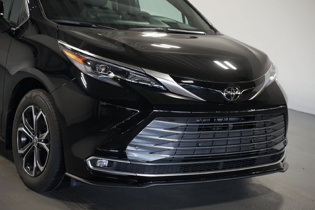 New 2026 Toyota Sienna Platinum AWD/4WD image 4