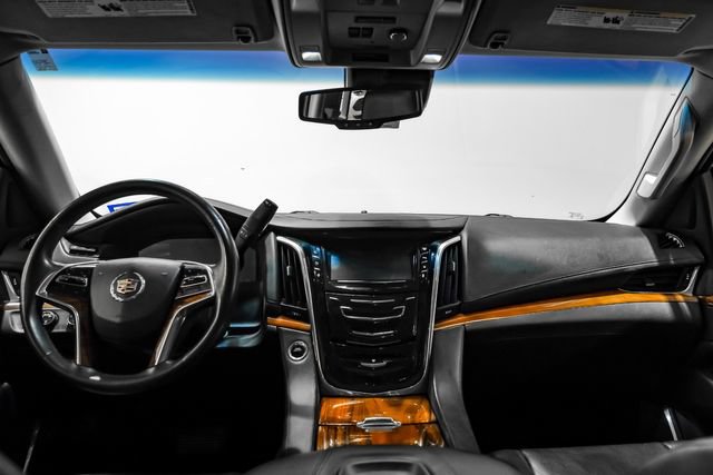 Used 2015 Cadillac Escalade Luxury AWD/4WD image 19