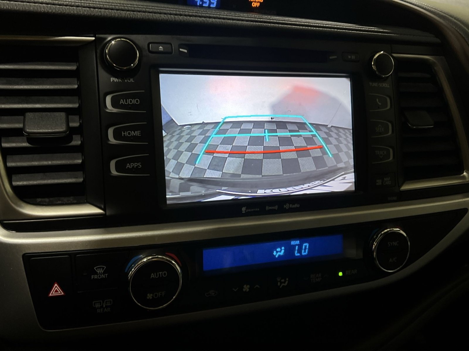 Used 2019 Toyota Highlander XLE AWD/4WD image 29