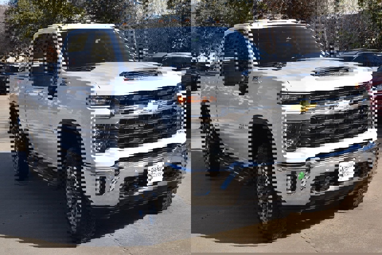 Used 2025 Chevrolet Silverado 2500 LT w/ Safety Package image 4