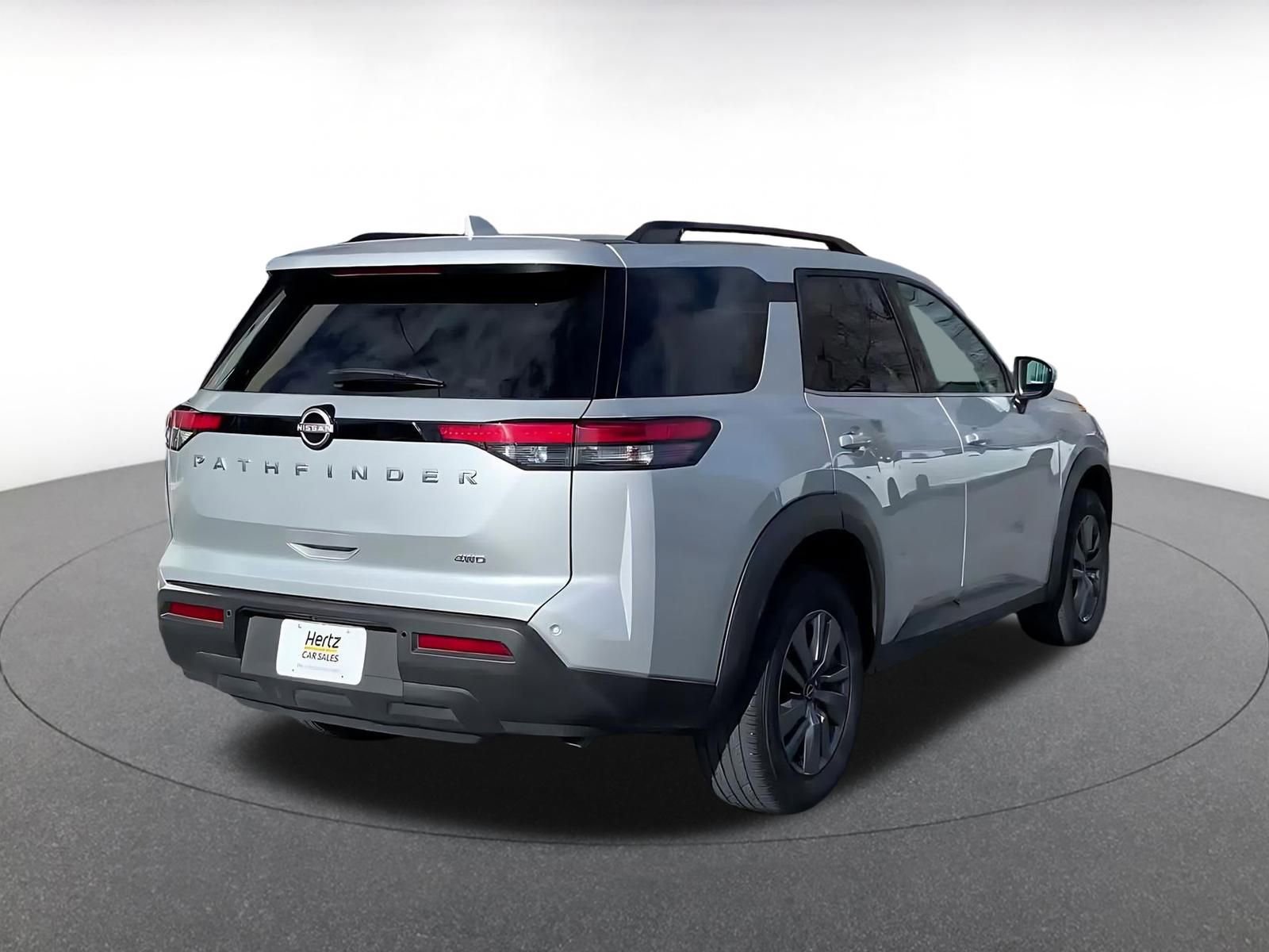 Used 2025 Nissan Pathfinder SV image 14