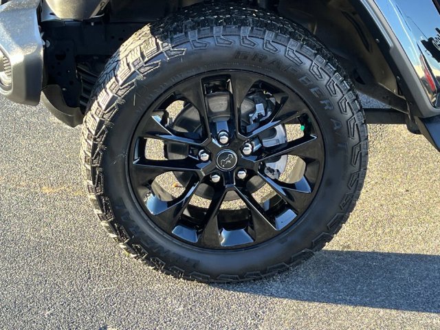 Used 2025 Jeep Gladiator Mojave AWD/4WD image 12