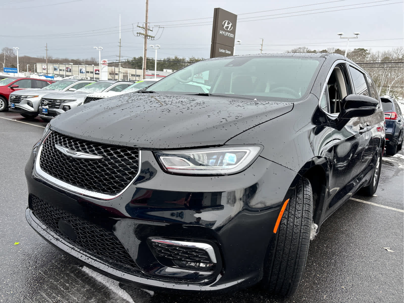 Used 2024 Chrysler Pacifica Touring-L image 5