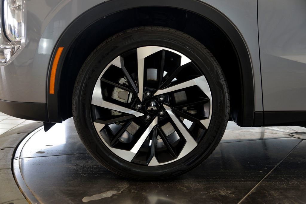 Used 2023 Mitsubishi Outlander SE image 10