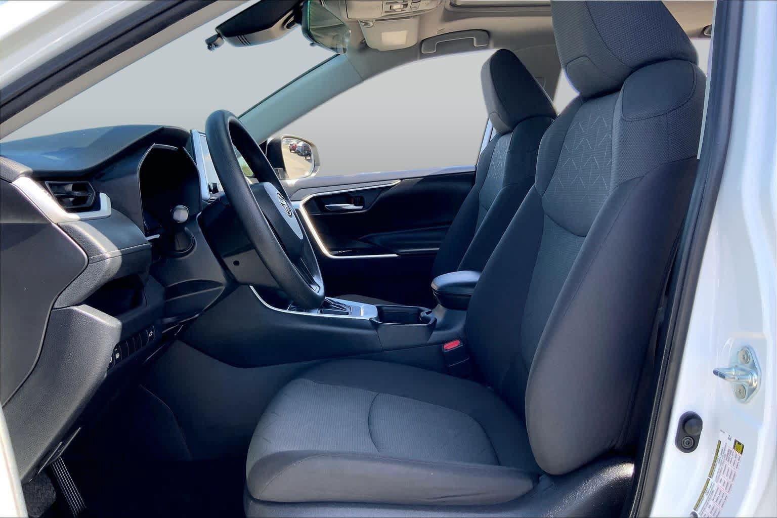 Used 2024 Toyota RAV4 XLE w/ Convenience Package FWD image 7