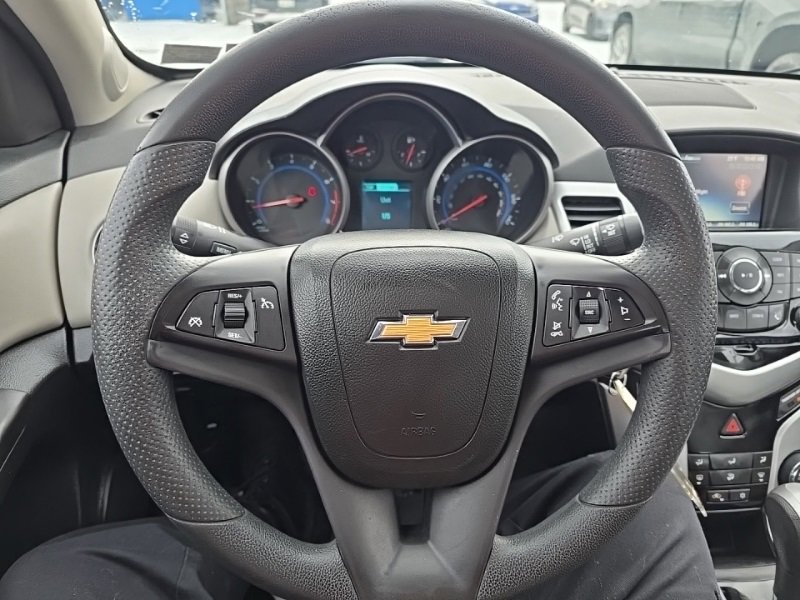 Used 2016 Chevrolet Cruze LT w/ Technology Package image 10