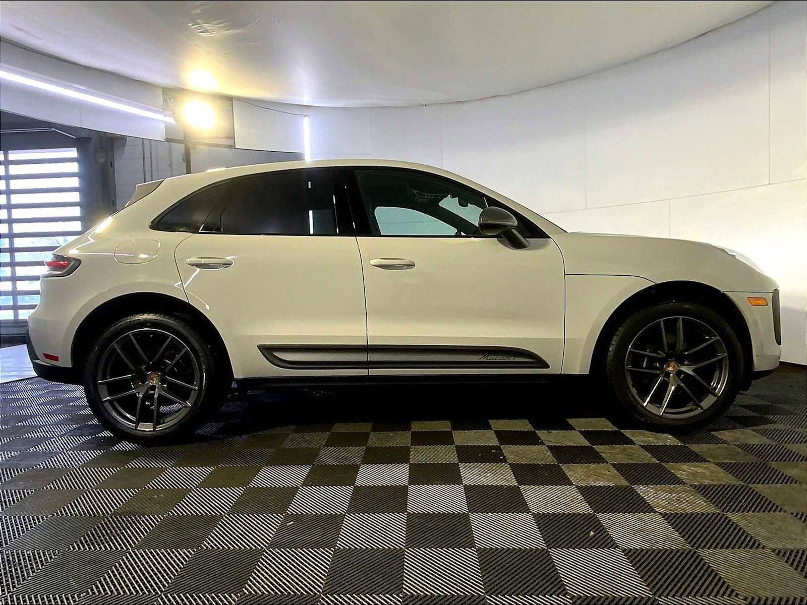 Certified 2023 Porsche Macan Turbo image 8