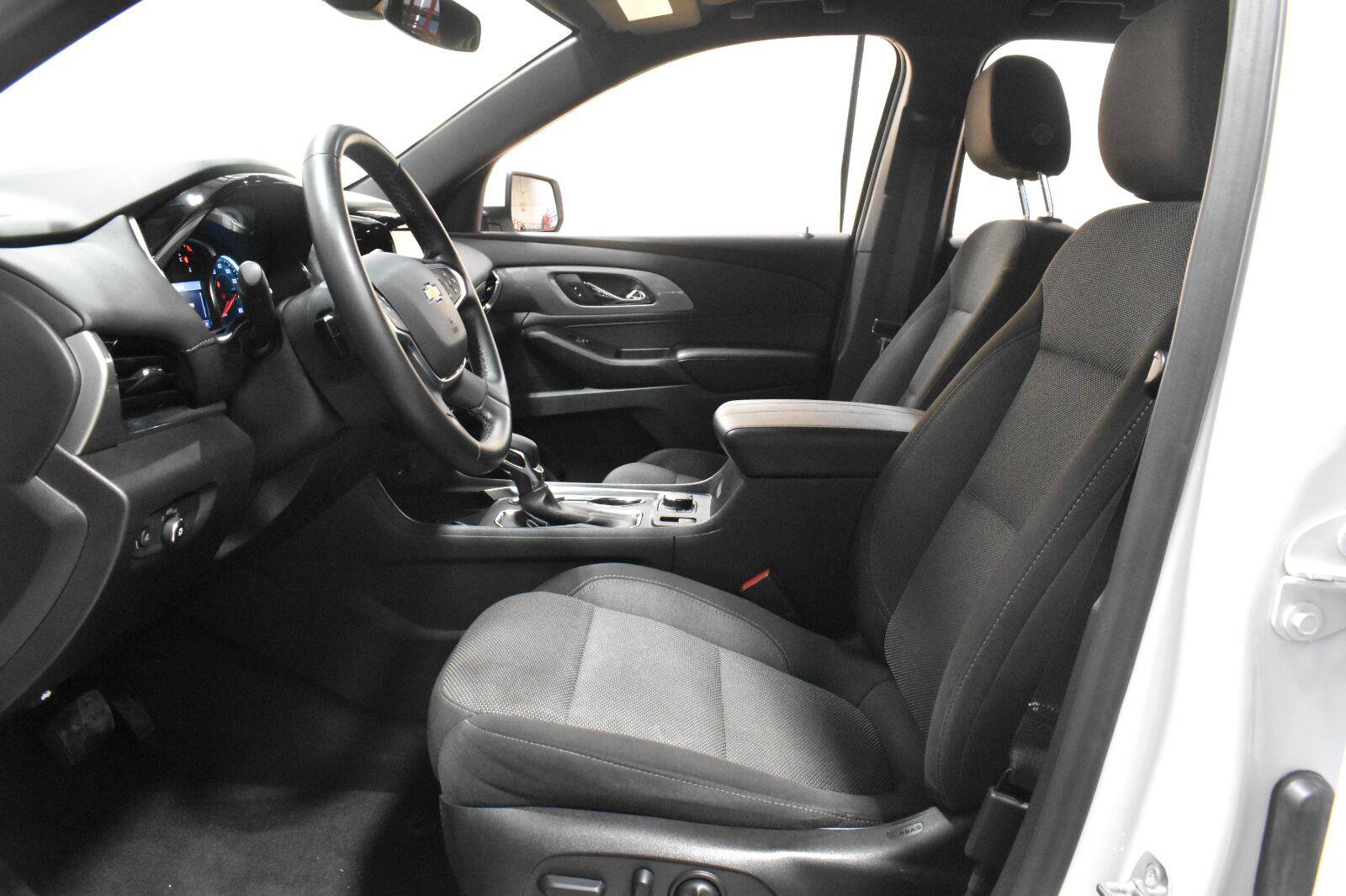 Used 2023 Chevrolet Traverse LT w/ LPO, Floor Liner Package AWD/4WD image 3