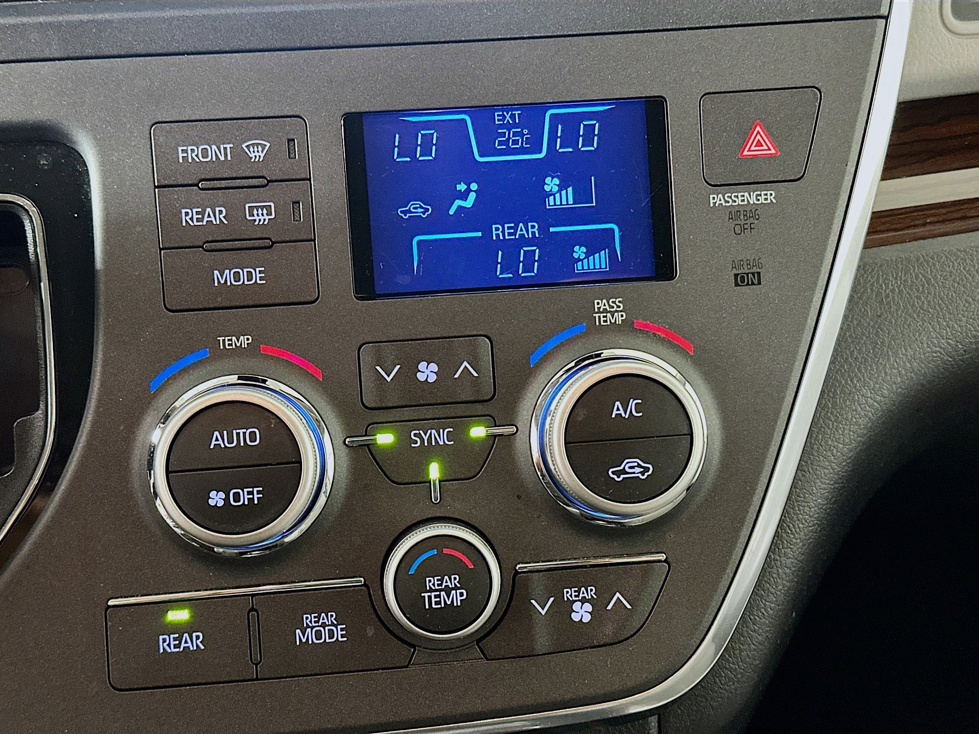 Used 2019 Toyota Sienna Limited Premium w/ Carpet Mat Package FWD image 24
