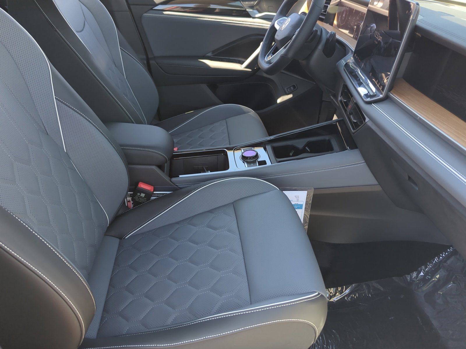 New 2026 Volkswagen Tiguan SEL R-Line image 18