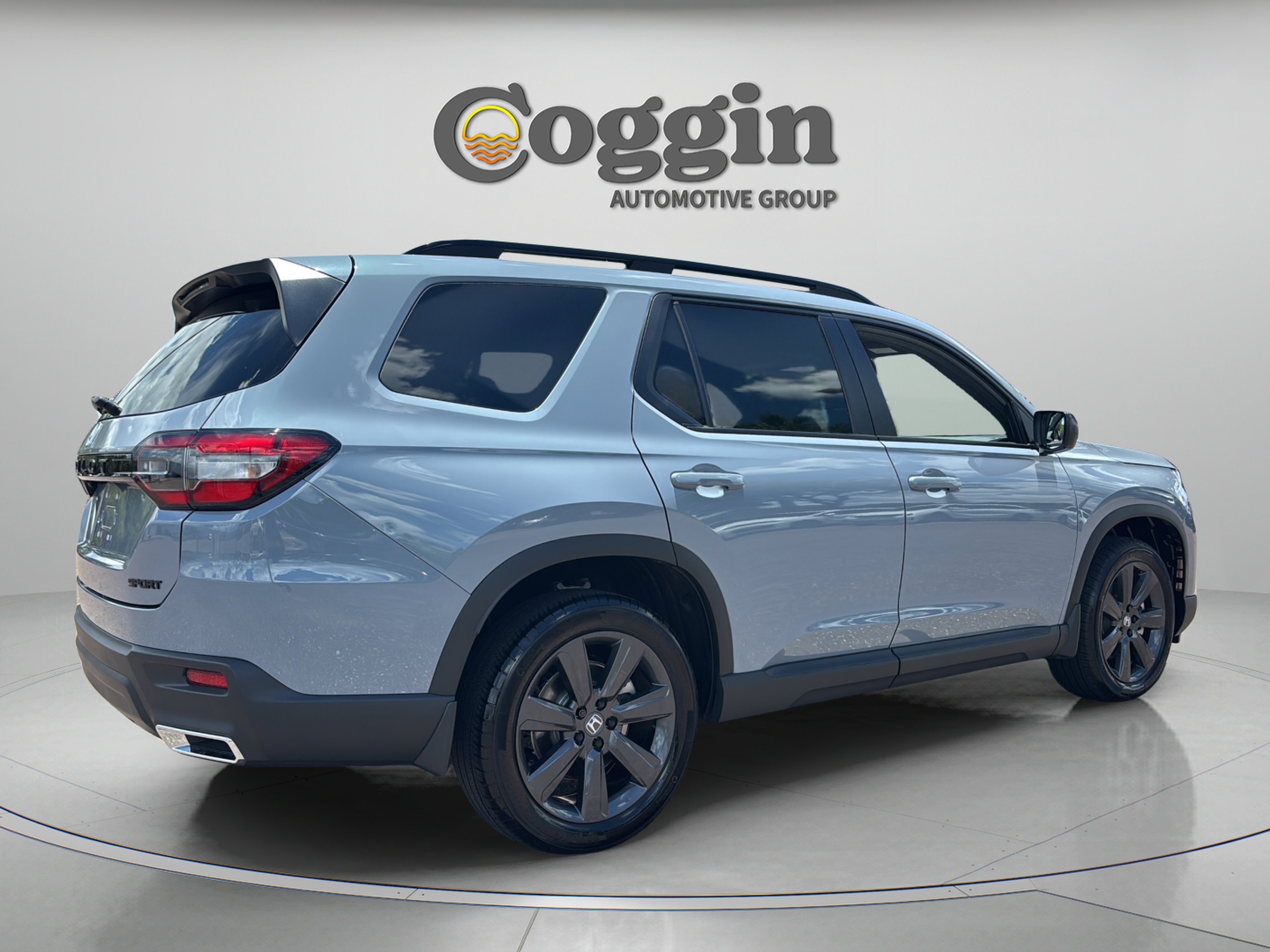 Used 2025 Honda Pilot Sport image 5
