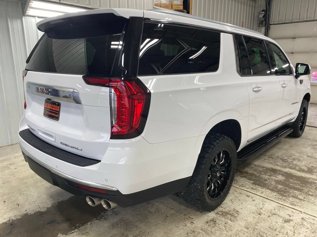 Used 2022 GMC Yukon XL Denali AWD/4WD image 15