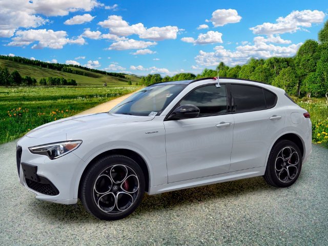 Used 2023 Alfa Romeo Stelvio Veloce AWD/4WD image 2