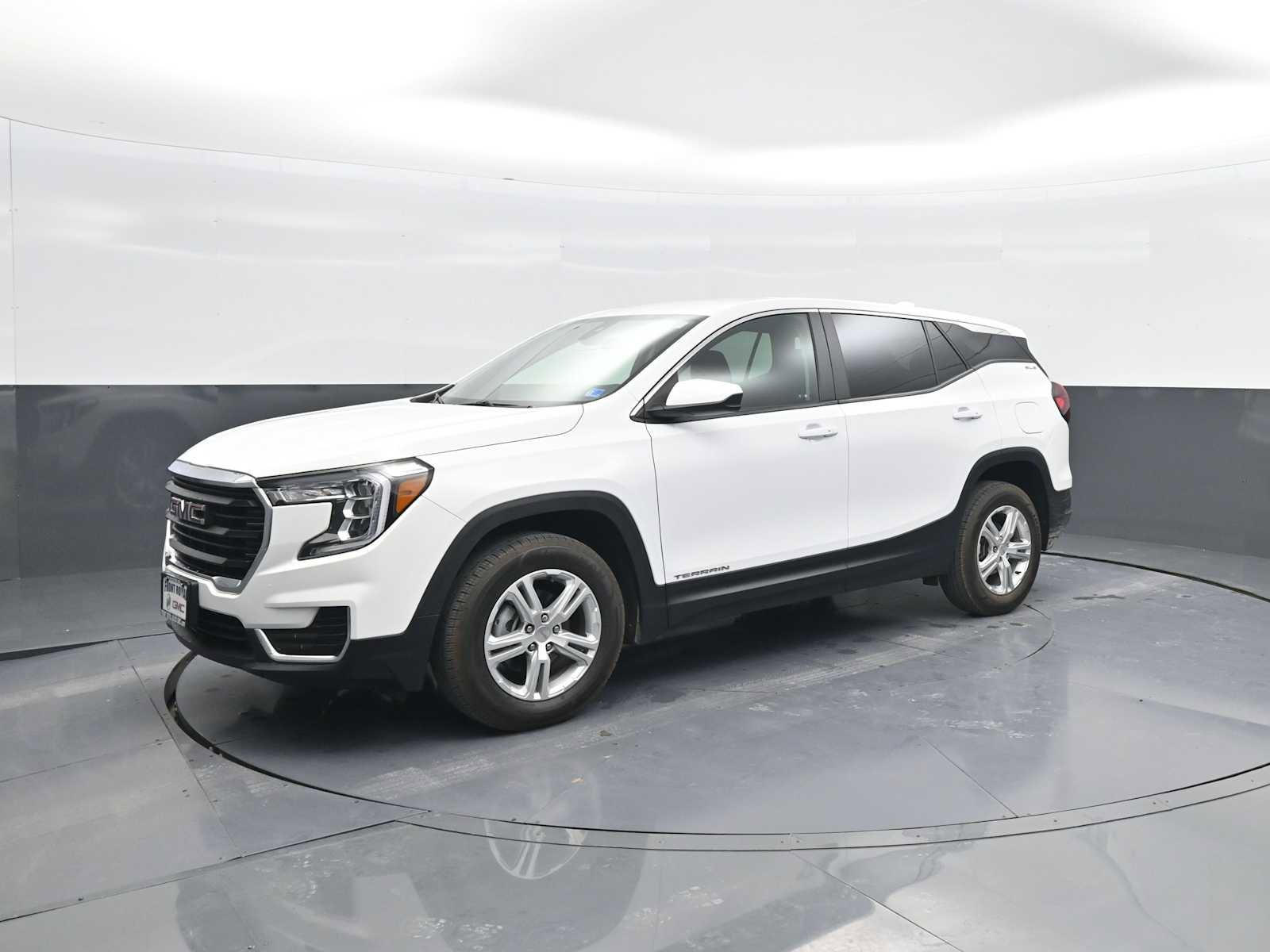 Used 2024 GMC Terrain SLE AWD/4WD image 4
