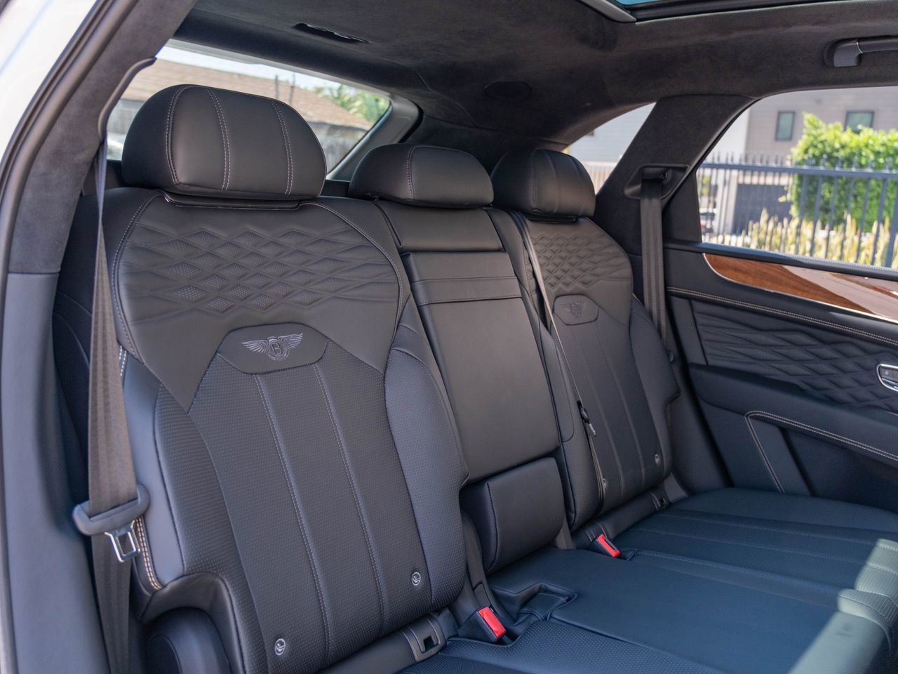 Used 2024 Bentley Bentayga image 23