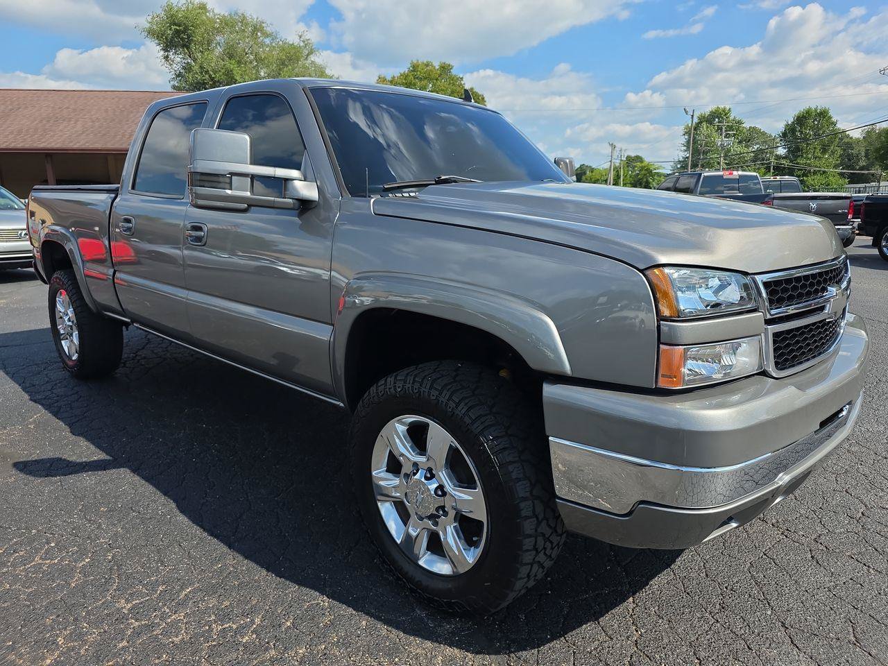 Used 2006 Chevrolet Silverado 2500 LT w/ Heavy-Duty Power Package AWD/4WD image 17