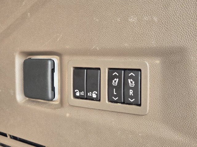 Used 2023 GMC Yukon Denali RWD image 13