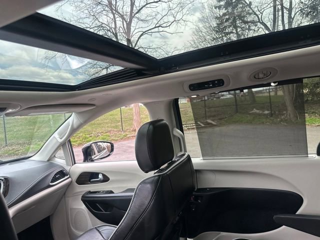 Used 2023 Chrysler Pacifica Limited image 29