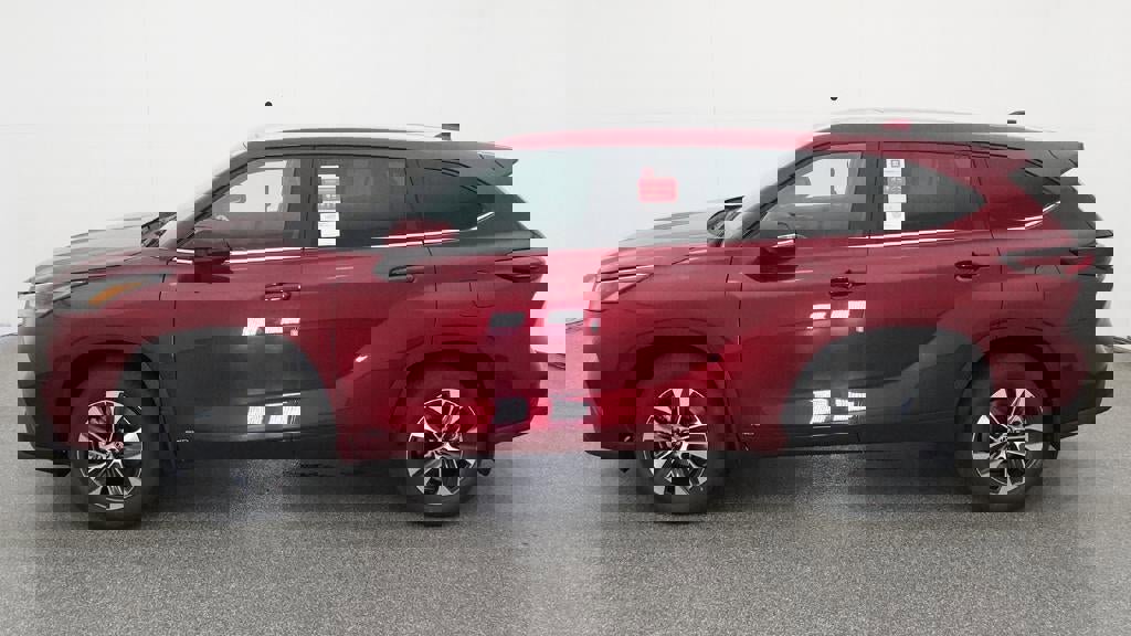 New 2026 Toyota Highlander XLE image 3