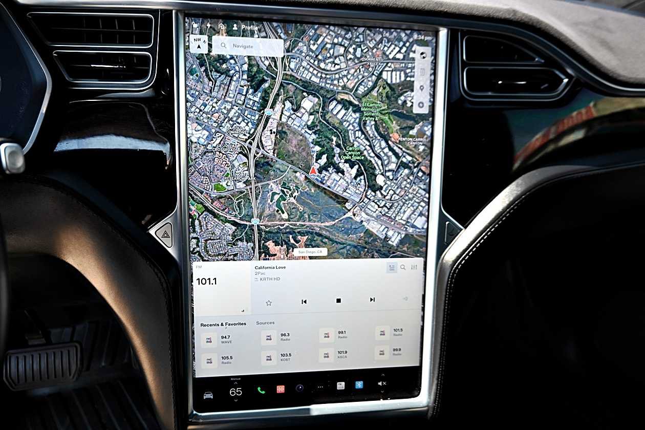 Used 2016 Tesla Model X 90D AWD/4WD image 25