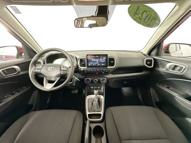 Used 2024 Hyundai Venue SE image 3
