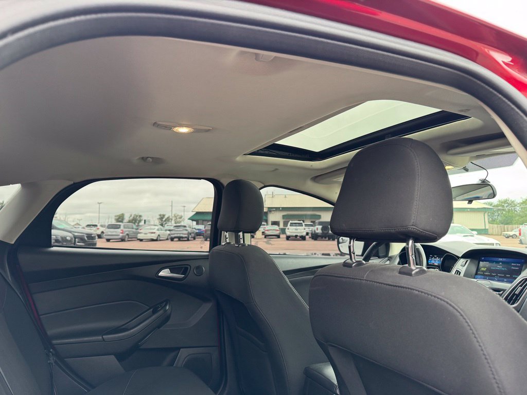 Used 2017 Ford Focus SEL w/ Cold Weather Package FWD image 19