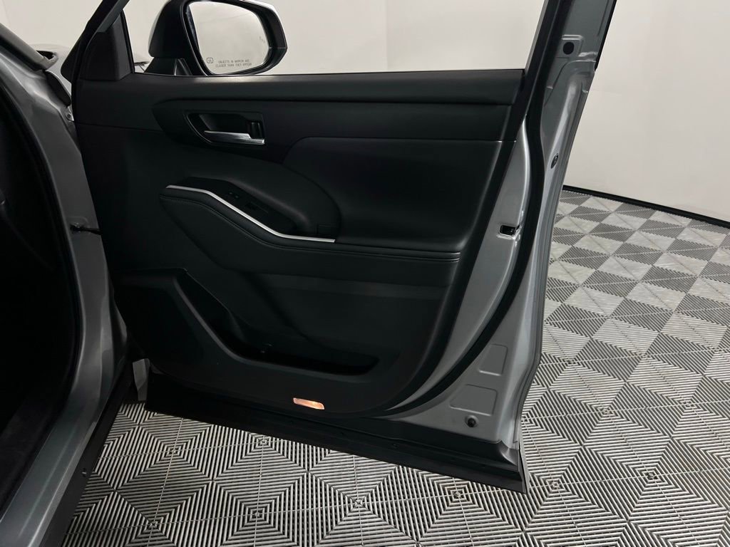 Used 2024 Toyota Highlander XLE image 34