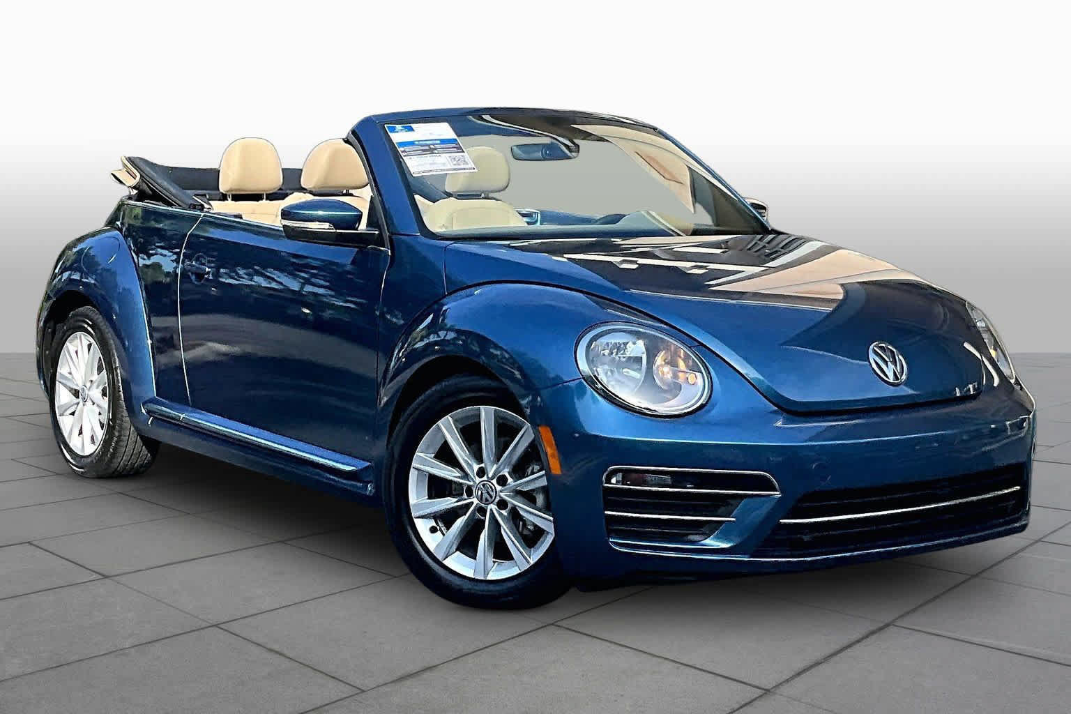 Used 2019 Volkswagen Beetle 2.0T SE FWD image 3