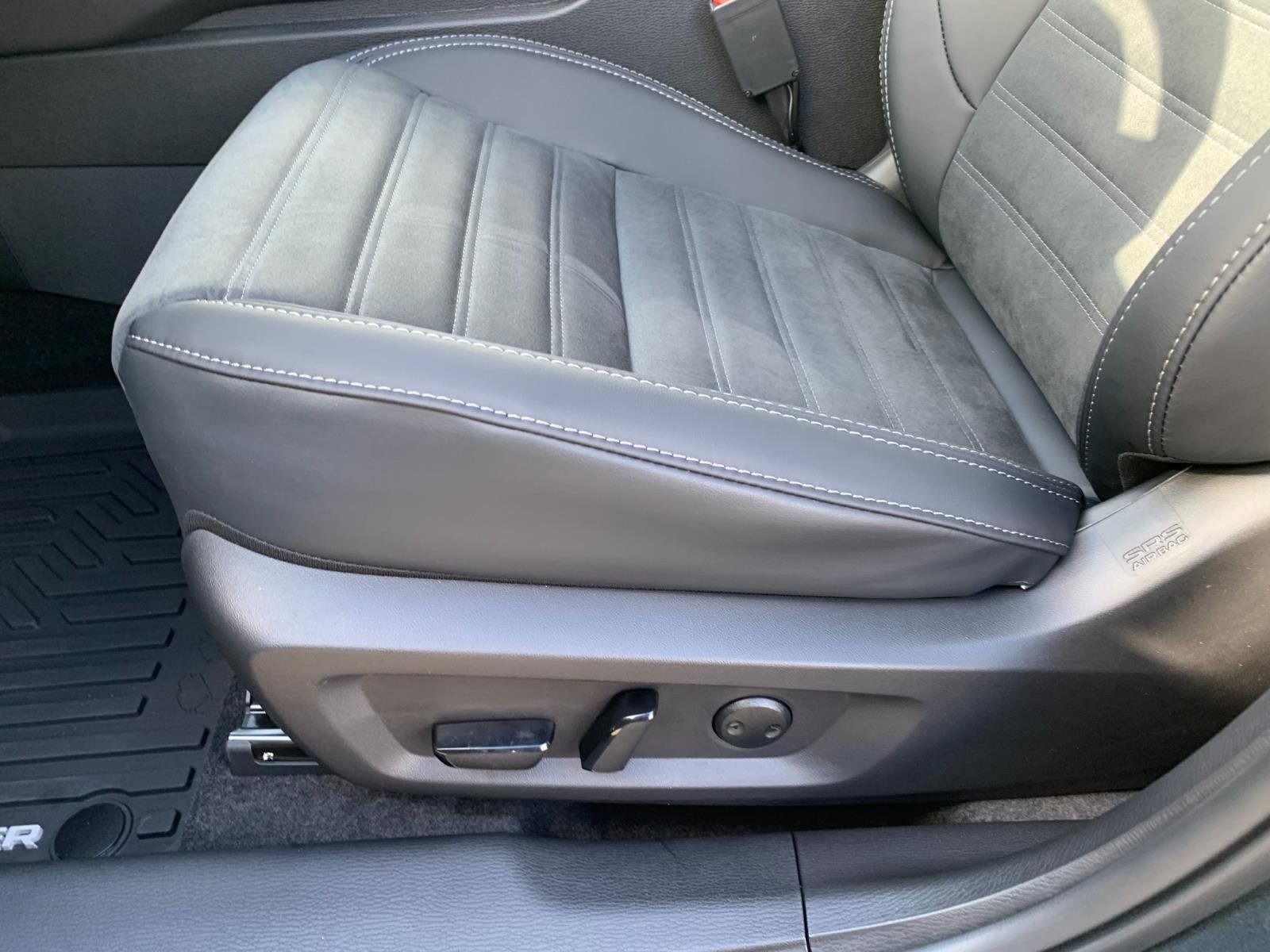 New 2025 Mitsubishi Outlander SE image 11