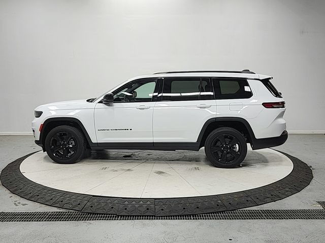 Used 2024 Jeep Grand Cherokee L Altitude RWD image 4