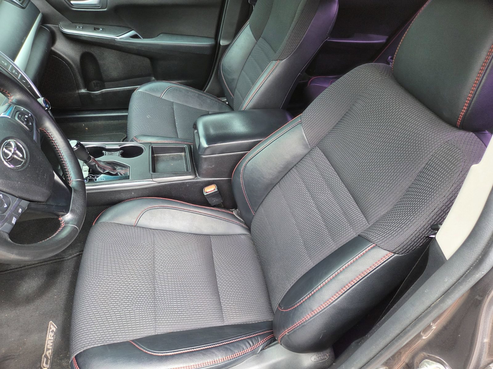 Used 2016 Toyota Camry SE FWD image 9