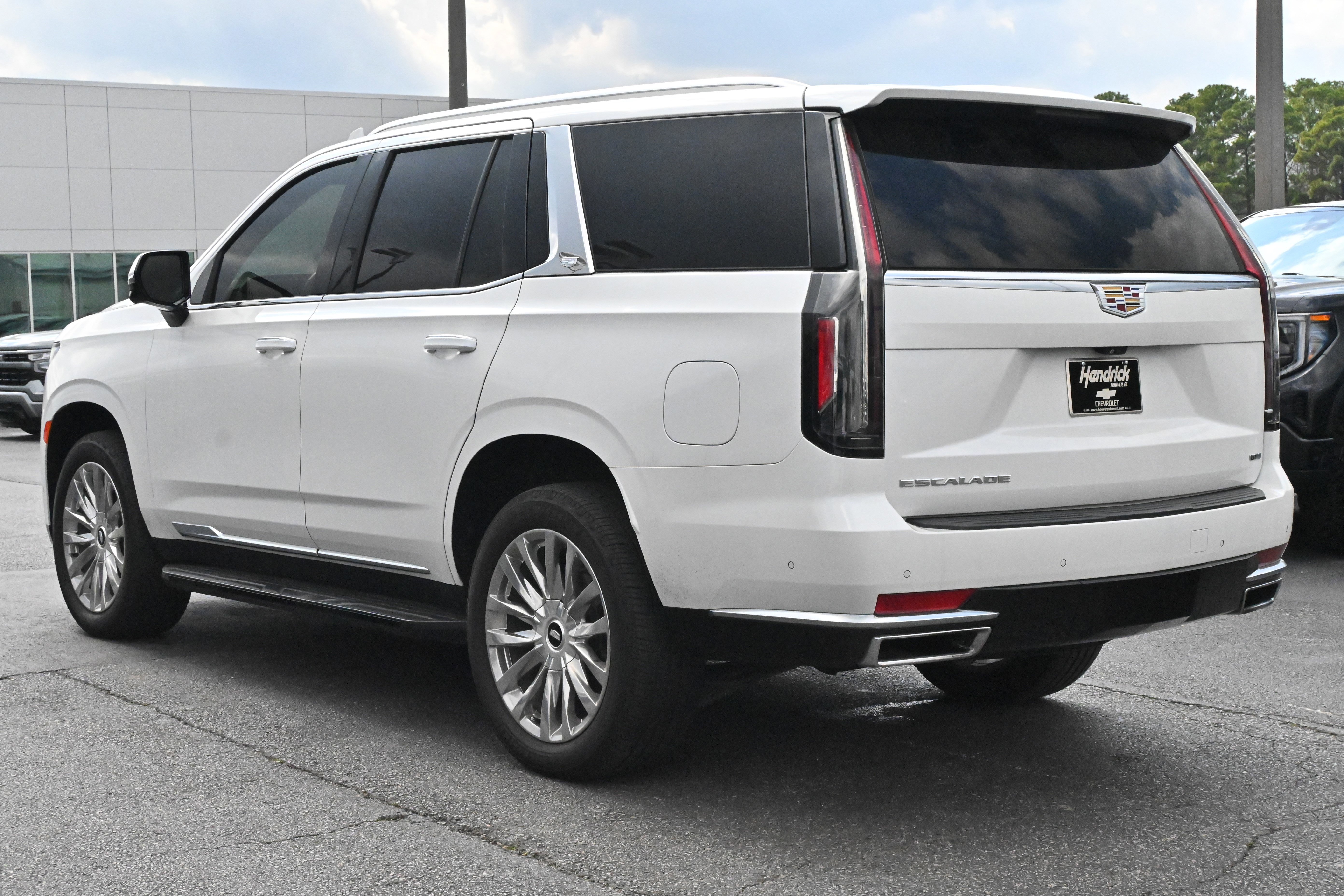Used 2022 Cadillac Escalade Premium Luxury image 11