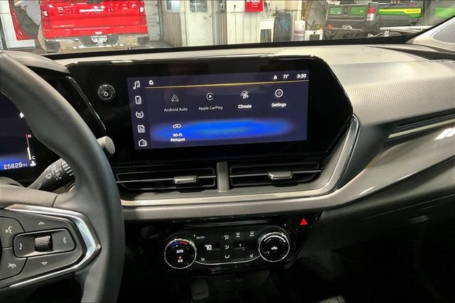 Used 2025 Chevrolet Trax ACTIV w/ Sunroof Package FWD image 14