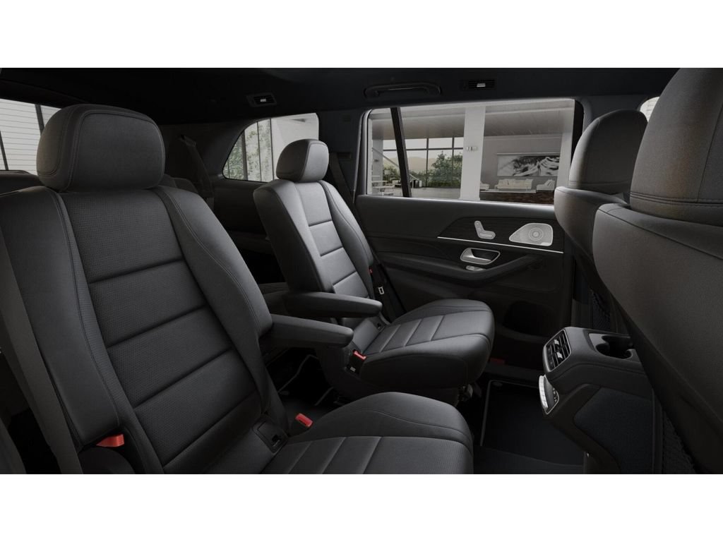 Used 2024 Mercedes-Benz GLS 450 4MATIC image 5