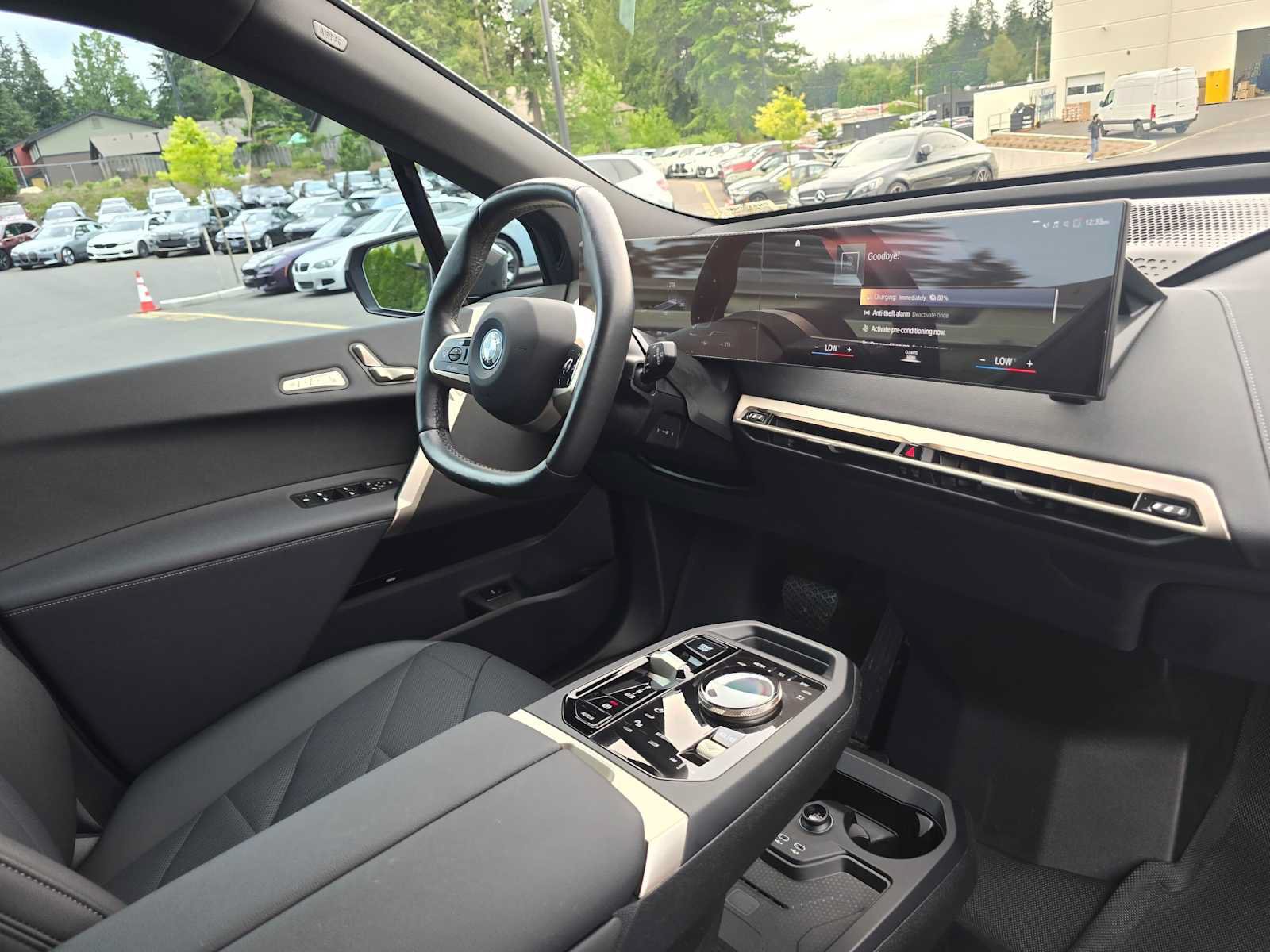 Used 2023 BMW iX xDrive50 w/ Sport Package AWD/4WD image 10
